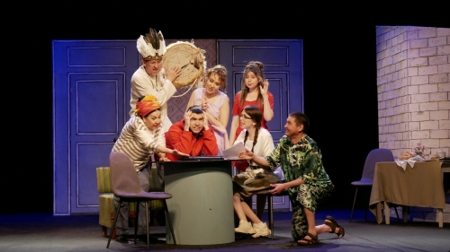 Мензелинский драмтеатр покажет премьеру — комедию «Залетные гости»