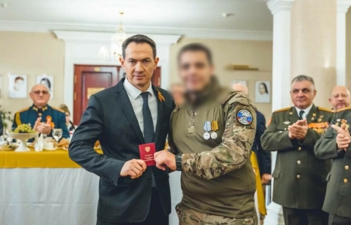 Двум бойцам СВО из Альметьевска вручили медали «За отвагу» и Жукова