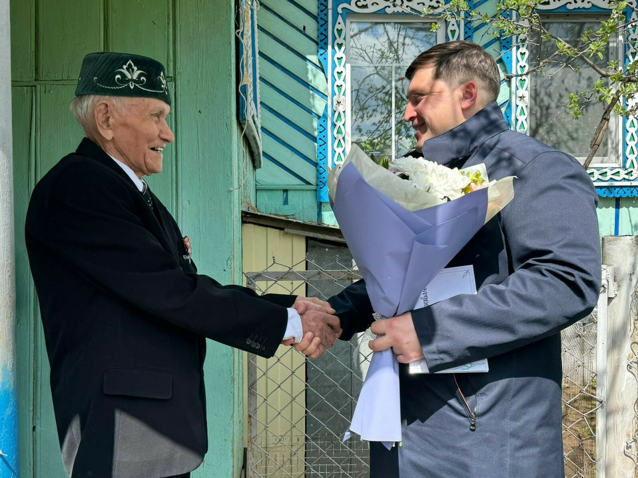 Глава Менделеевска поздравил с днем рождения ветерана войны Зайнака Аглиева